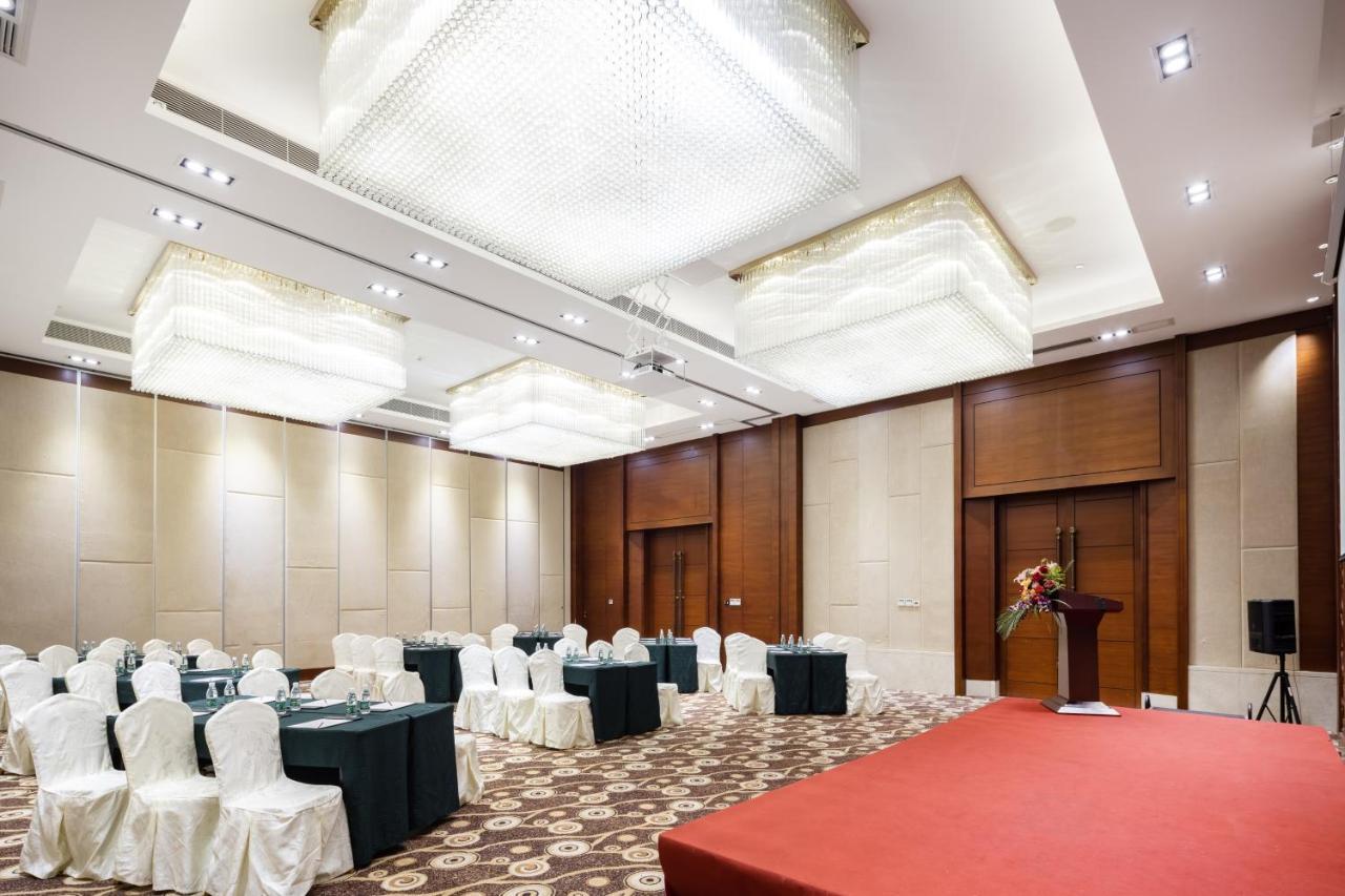 Sanya Seacube Holiday Hotel Екстериор снимка