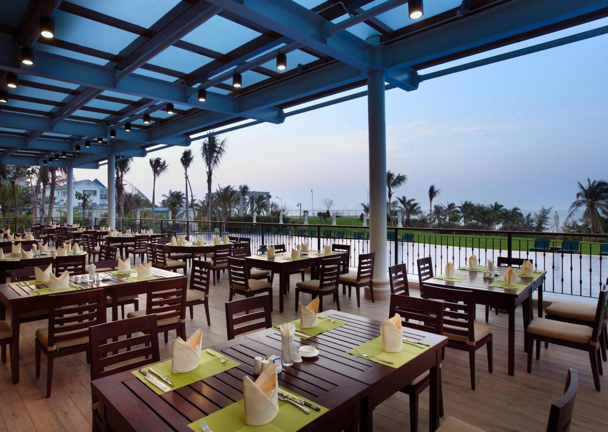 Sanya Seacube Holiday Hotel Екстериор снимка