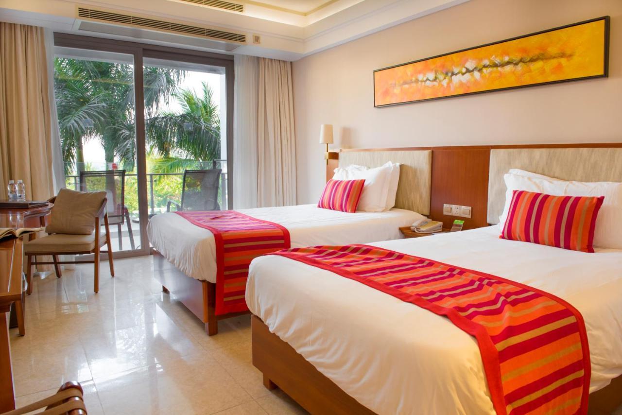 Sanya Seacube Holiday Hotel Екстериор снимка